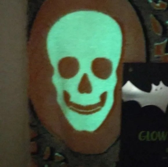 Halloween Glow in the dark plush throw skull - Picture 2 of 8